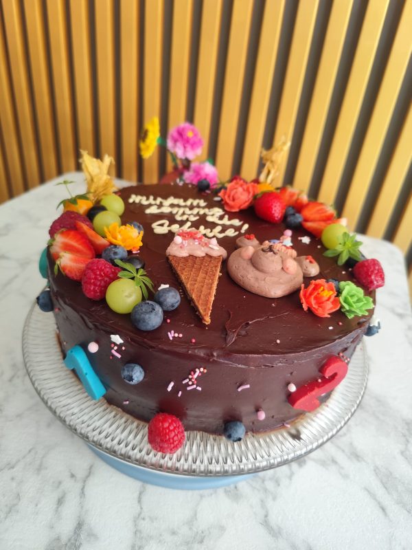 Mottotorte mit 3D Figuren